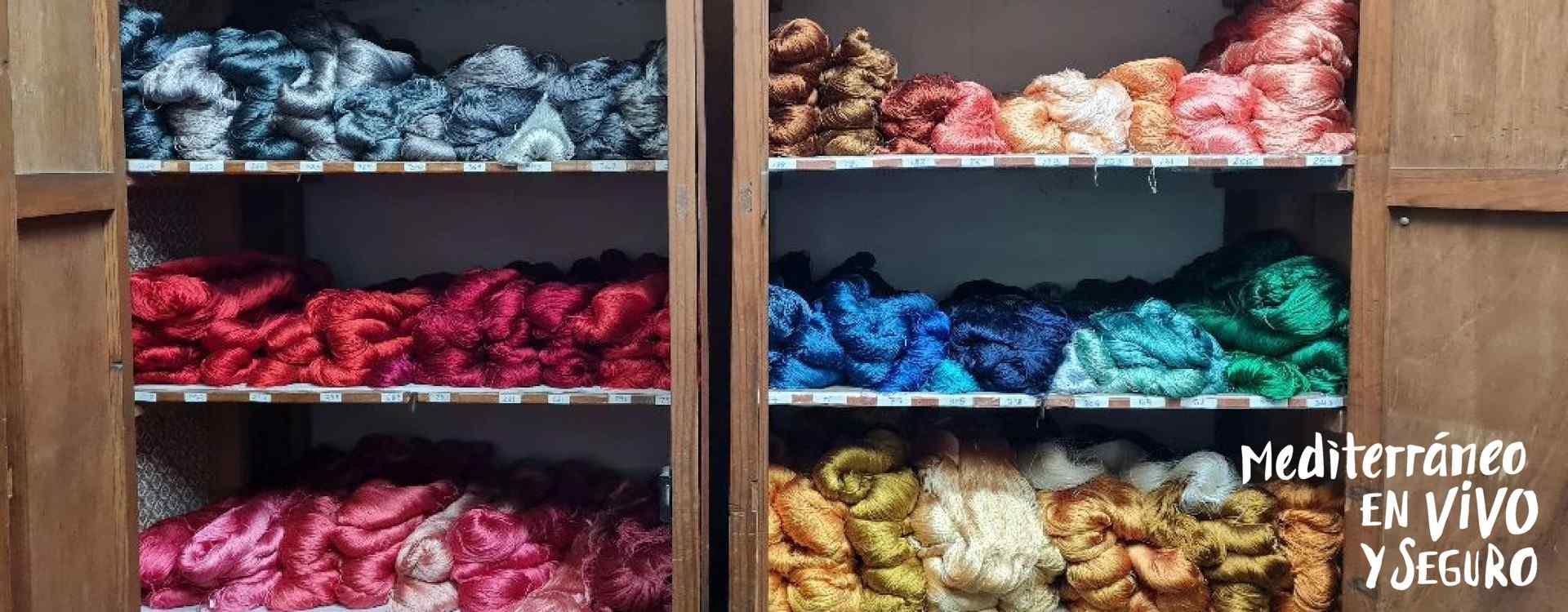 Imagen de hilos de seda de diferentes colores